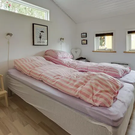 Three-bedroom Holiday In * Hals