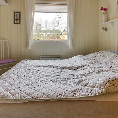 Three-bedroom Holiday In * Hals
