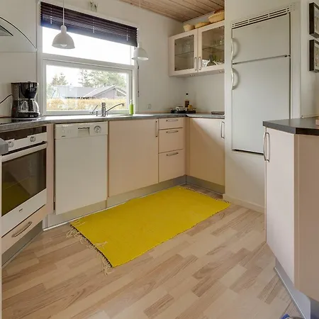 Vakantiehuis Three-bedroom Holiday In *